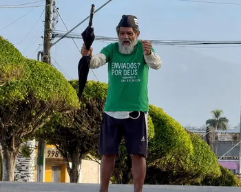 VÍDEO: 'Peregrino' surpreende moradores de Capela ao pregar pelas ruas às 5h da manhã