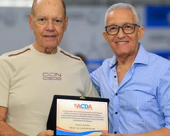 Walmari Vilela recebe Comenda Arivaldo Maia por trajetória na imprensa esportiva alagoana