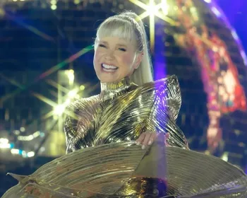 Xuxa ironiza críticas por figurino usado em show