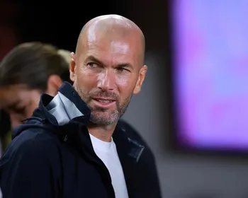 Zidane vai assinar contrato com a França ainda neste mês