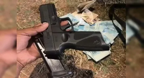 Criança de 11 anos é encontrada com pistola carregada na mochila.