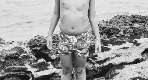 Mãe de menino morto pelo tio-avô faz homenagem emocionante ao filho; veja!