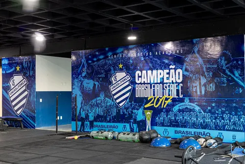 
				Academia do CSA ganha adesivagem e está de cara nova; veja como ficou
			
			