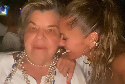 
				Adriane Galisteu desabafa após levar a mãe para o hospital: "Angústia".
			
			