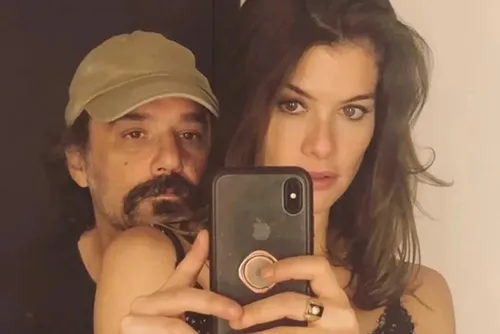 
				Alinne Moraes não beija há meses; ficar sem se relacionar faz bem?
			
			