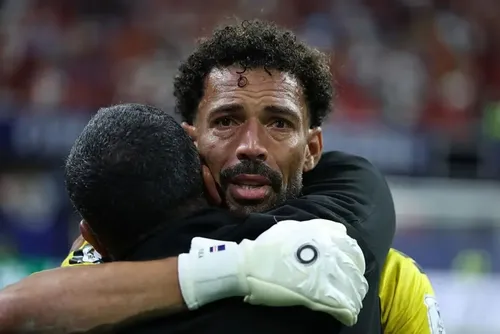 
				Após sucesso na Copa, técnico de Cabo Verde assume clube do Marrocos
			
			
