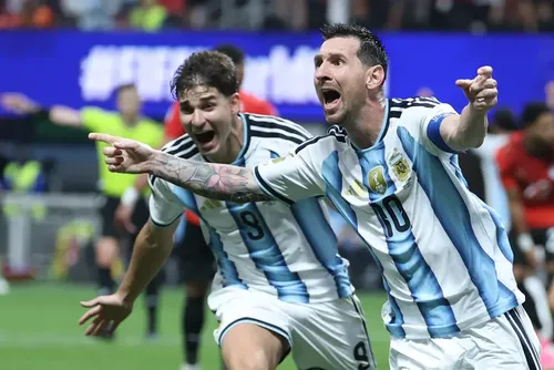
				Argentina alcança virada histórica contra o Egito e vai às quartas da Copa
			
			