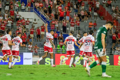 
				Assista aos lances: CRB reage no segundo tempo e empata com o Goiás: 2 a 2
			
			