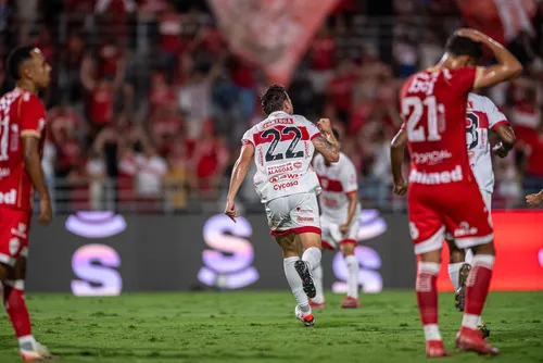
				Bressan dá a volta por cima e vira peça-chave do CRB na Série B
			
			
