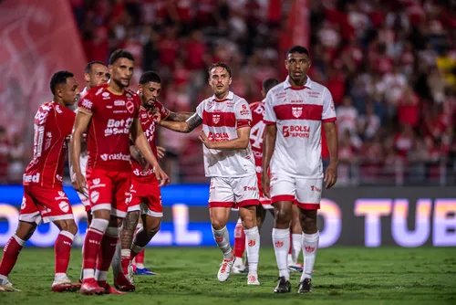 
				CRB entra em campo contra o Juventude com oito jogadores pendurados
			
			