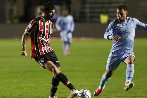
				Calleri rebate jornalistas bolivianos em entrevista: 'Altitude faz diferença'
			
			