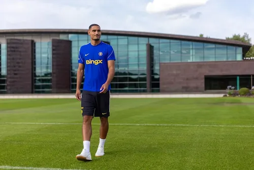 
				Chelsea anuncia Lacroix, zagueiro da França na Copa do Mundo
			
			