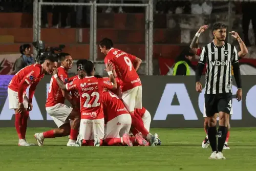 
				Cienciano goleia Botafogo e provoca nas redes: 'Baile'
			
			