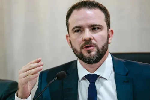
				Comunicação monitora falas de Lula sobre tarifaço
			
			