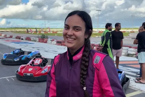 
				Conheça a alagoana de 21 anos que conquistou o título da Rookie no kart
			
			