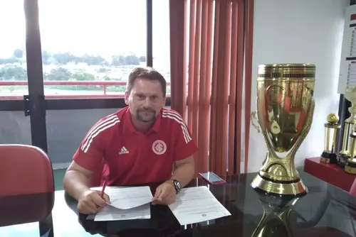 
				Conheça a história de Fábio Matias, o treinador que mudou a realidade do CRB na Série B
			
			