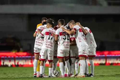 
				CRB encara o Vila Nova para defender invencibilidade sob o comando de Fábio Matias
			
			