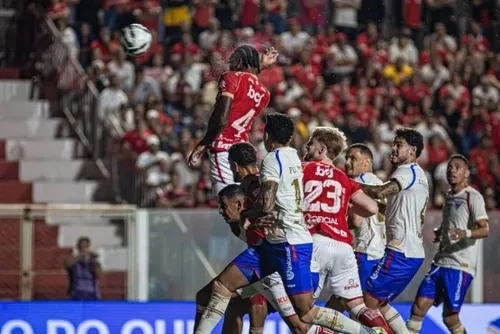 
				CRB encara o Vila Nova para defender invencibilidade sob o comando de Fábio Matias
			
			
