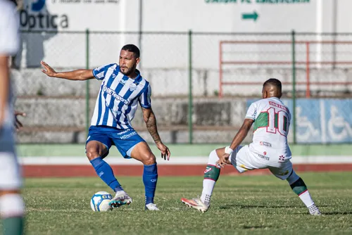 
				CRB tenta contratar meio-campista titular do CSA para sequência da Série B

			