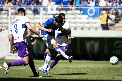 
				Cruzeiro vence o Defensor, do Uruguai, por 2 x 0 em amistoso
			
			