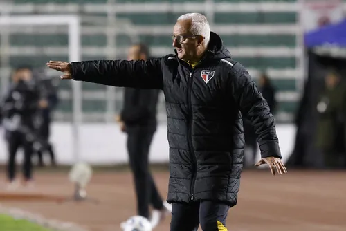 
				Dorival avalia empate do São Paulo com Bolívar e dispara sobre altitude
			
			