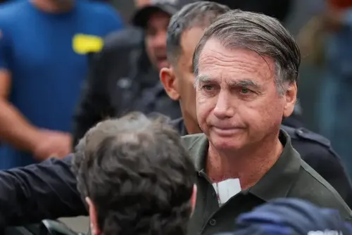 
				Efeitos colaterais de remédios causam fadiga e sonolência em Jair Bolsonaro, aponta relatório médico enviado ao STF
			
			