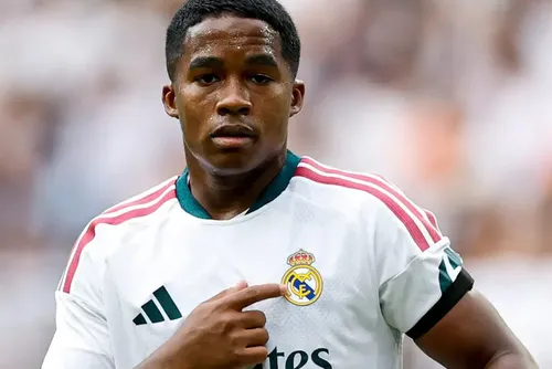 
				Endrick desperta interesse da Roma, que aguarda posição do Real Madrid
			
			