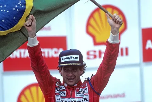 
				F1: Toto Wolff rejeita comparações entre Kimi Antonelli e Ayrton Senna
			
			