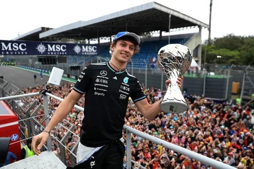 
				F1: Toto Wolff rejeita comparações entre Kimi Antonelli e Ayrton Senna
			
			