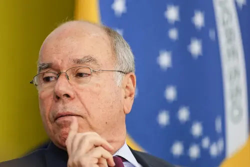 
				Farra dos cursos: governo banca ricas viagens do pessoal do Planalto ao exterior
			
			