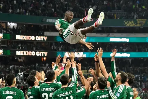 
				Futebol dinâmico e histórias de superação: conheça o México que pode enfrentar o Brasil
			
			