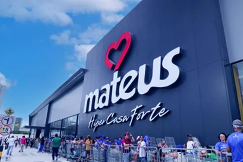 
				Gigante dos supermercados fecha 28 lojas e demite 6,6 mil funcionários
			
			