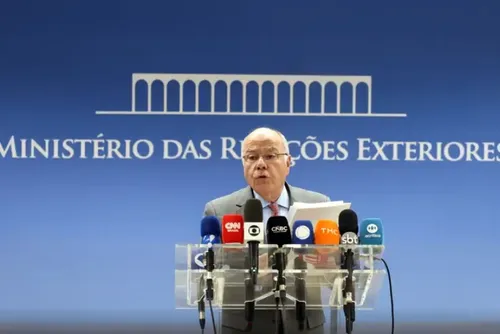 
				Governo Lula fingiu negociar e torceu pelo tarifaço
			
			