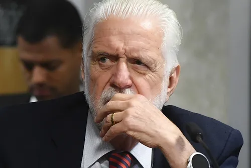 
				Governo tenta votar pelo menos o fim da escala 6×1
			
			