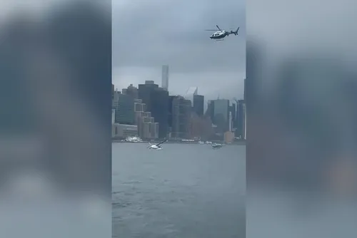 
				Hidroavião cai no East River, em Nova York, com 10 pessoas a bordo
			
			