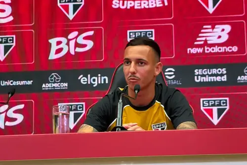 
				Iago revela conversa com Ceni antes de fechar acordo com o São Paulo
			
			