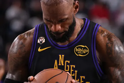 
				LeBron James escolhe o 76ers para buscar último título da carreira
			
			