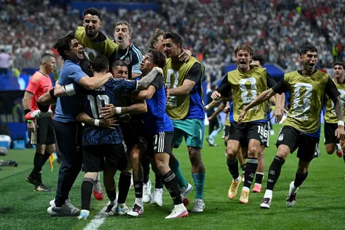 
				Malvinas repudiam faixa da Argentina e pedem sanção da Fifa
			
			