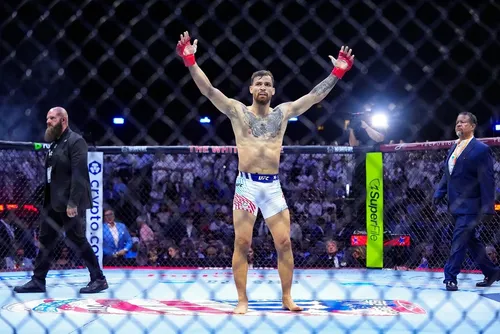 
				Maurício Ruffy conquista prêmio de Nocaute do Ano no World MMA Awards
			
			