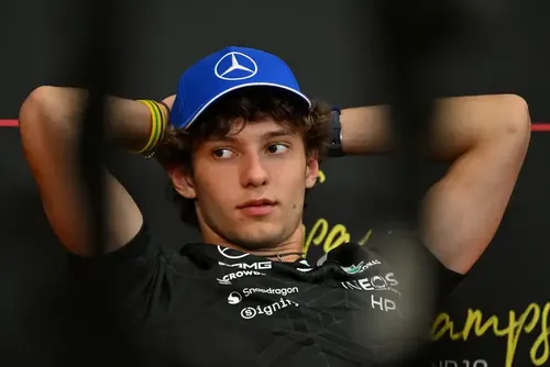 
				Mercedes prepara pacote de atualizações e pode receber punição da F1
			
			