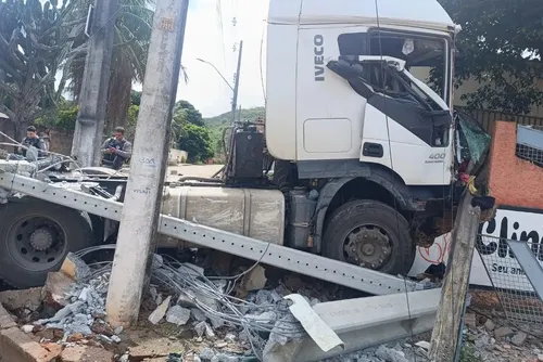 
				Morte de servidora: Polícia Civil apura se material achado em caminhão é crack
			
			