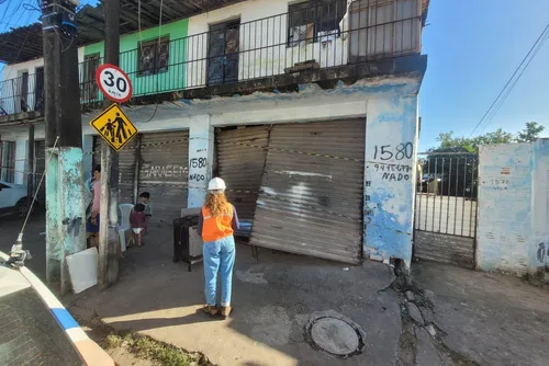 
				Muro e laje desabam em Maceió e causam interdição de imóveis
			
			