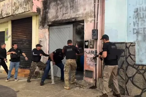 
				Operação prende suspeitos de traficar drogas sintéticas e maconha gourmet em festas de Maceió
			
			