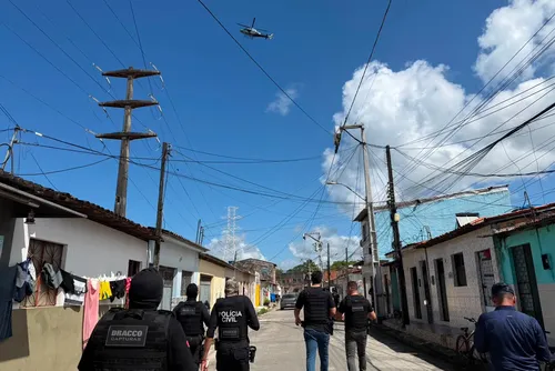 
				Operação retira câmeras clandestinas de postes e apreende equipamentos
			
			