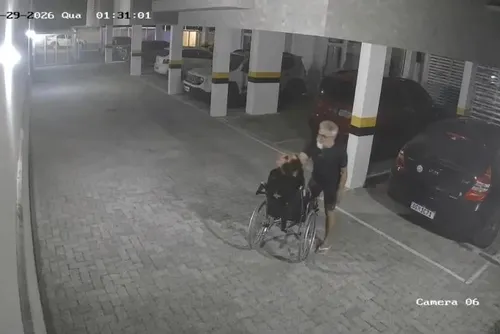 
				Pai é filmado agredindo filho cadeirante com socos em condomínio em João Pessoa
			
			