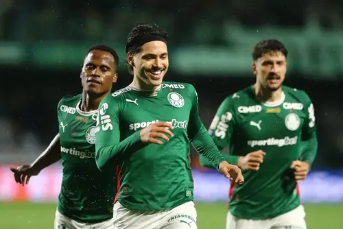
				Palmeiras define retorno de Flaco e aguarda reforços contra o Atlético-MG
			
			