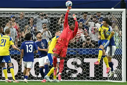 
				PSG contrata goleiro do Japão na Copa como estratégia comercial, diz jornal
			
			