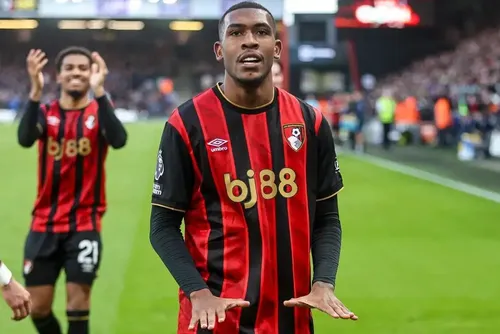 
				Rayan entra na mira do Al-Hilal para substituir brasileiro no ataque
			
			