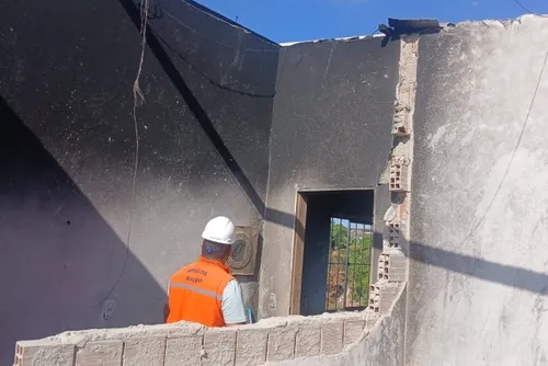 
				Um imóvel vazio não é necessariamente perigoso. A preocupação aumenta quando a edificação apresenta problemas físicos que podem provocar desabamentos ou outros acidentes.
			
			