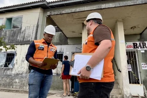 
				Casos de risco estrutural podem ser comunicados à Defesa Civil. Já denúncias sobre abandono, sujeira e falta de conservação devem ser encaminhadas ao Iplam.
			
			